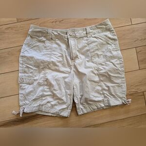 Casual Cream Cargo Shorts